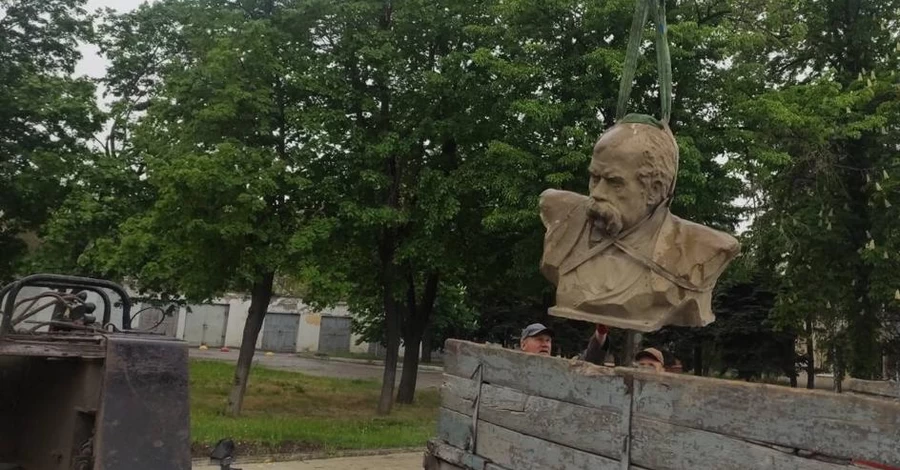 Из Краматорска эвакуируют памятники Быкову, Шевченко и Стусу