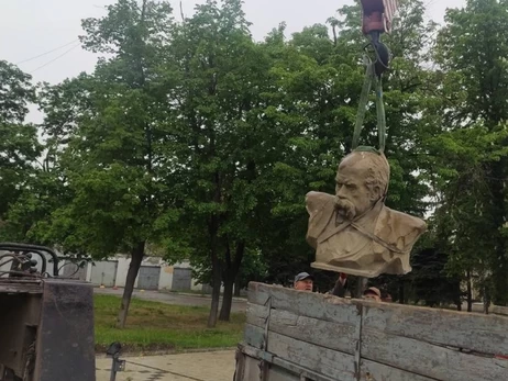 Із Краматорська евакуюють пам’ятники Бикову, Шевченку та Стусу