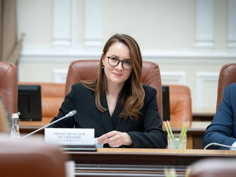 Уряд скасував обмеження на виїзд за кордон для всіх жінок