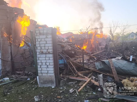 Росіяни кілька разів атакували Харків, під завалами будинку шукають людину