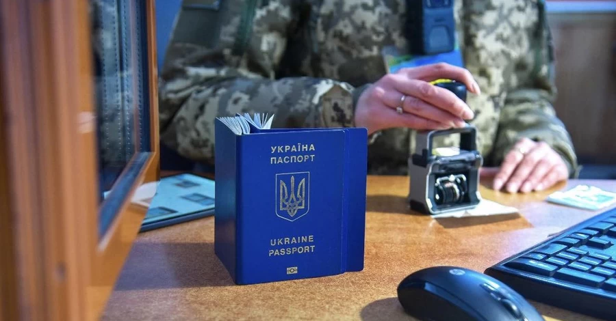 В Украине начали действовать новые правила выезда для женщин