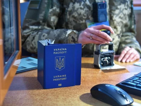В Україні почали діяти нові правила виїзду для жінок