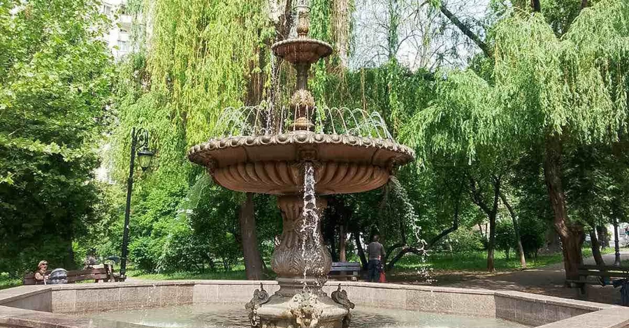У парках та скверах Києва запустили фонтани - список локацій