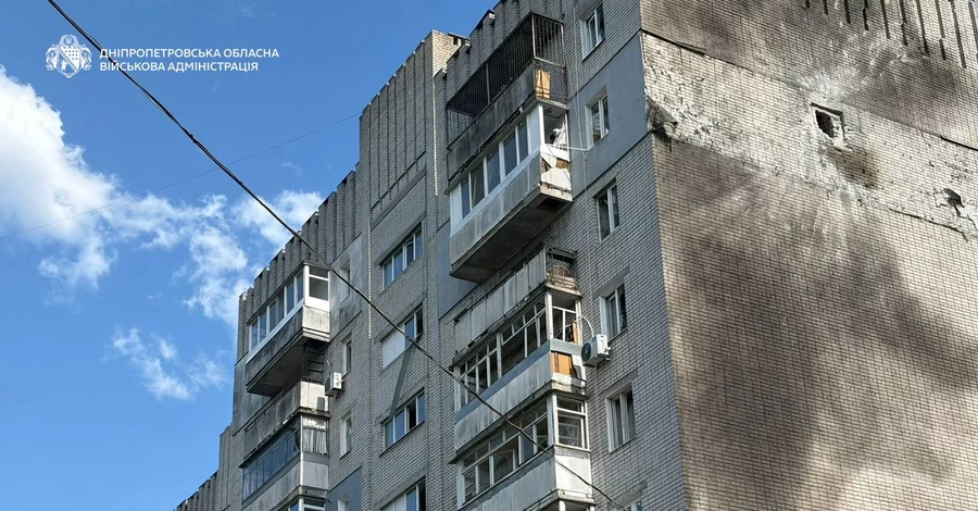 РФ ударила по многоэтажкам в Днепре - много раненых, вспыхнул пожар 