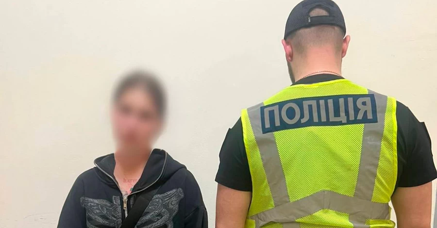 В Киеве 18-летняя девушка ударила бутылкой военного после замечания – ее задержала полиция