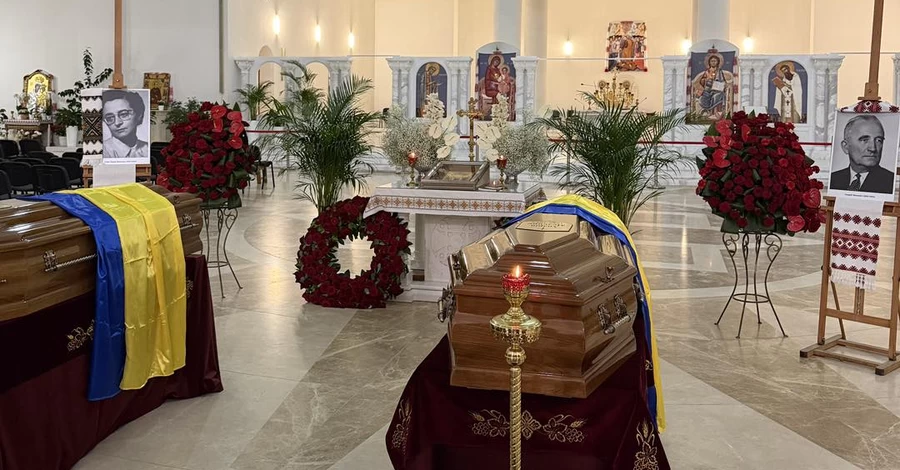 В Киев привезли прах лидера ОУН Андрея Мельника и его супруги