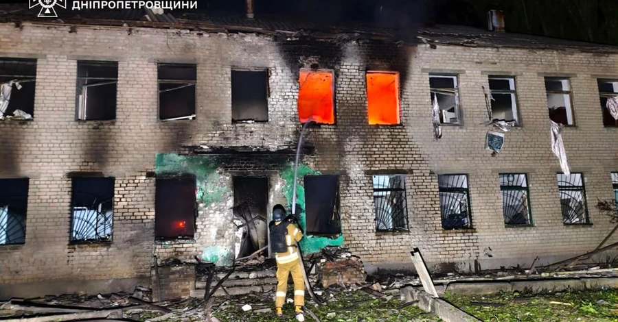 Под Краматорском РФ ударила по пожарникам, а в Полтаве - по админзданию