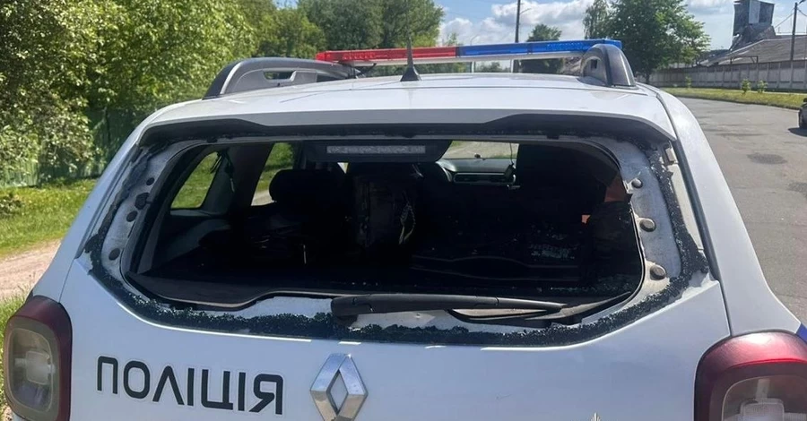 В Новгороде-Северском российский дрон атаковал автомобиль полиции, есть раненые