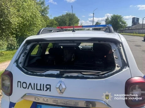 У Новгороді-Сіверському російський дрон атакував автомобіль поліції, є поранені