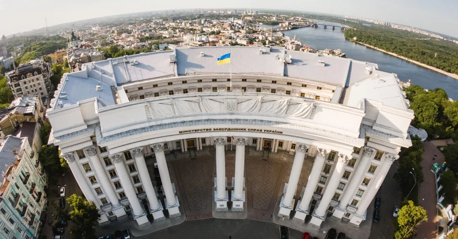 Россияне атаковали в Киеве здания МИД, Минюста и резиденцию посла Албании