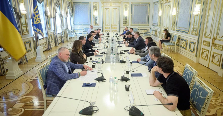 Наступні шість місяців мають стати періодом стабілізації України, — Арахамія за підсумками засідання фракції