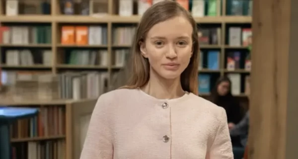 20-річна Анна Дорош, донька одіозного ексрадника голови Чернівецької ОВА, очолила протокол міністра Ляшка