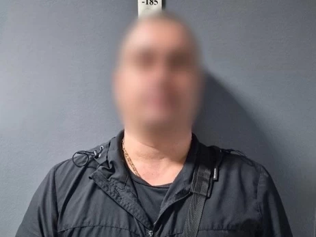В Киеве ночью мужчина устроил стрельбу во дворе жилого дома