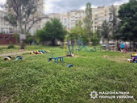 Удар РФ по дитячому майданчику в Херсоні - стало відомо про стан матері та двох її доньок