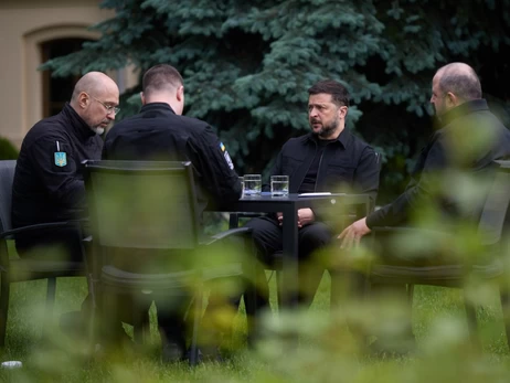 Зеленський на спецнараді визначив ключові напрями подальших дій України 