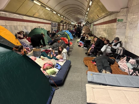 В Threads злятся на владельцев палаток в метро - из-за них другие стоят как в маршрутке