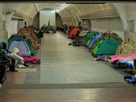 В Киевском метрополитене заверили, что не будут запрещать палатки в укрытиях
