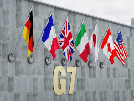 Зеленский посетит саммит G7 во Франции 