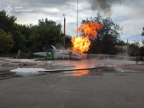 У Запоріжжі російський дрон атакував рятувальників під час гасіння пожежі на АЗС