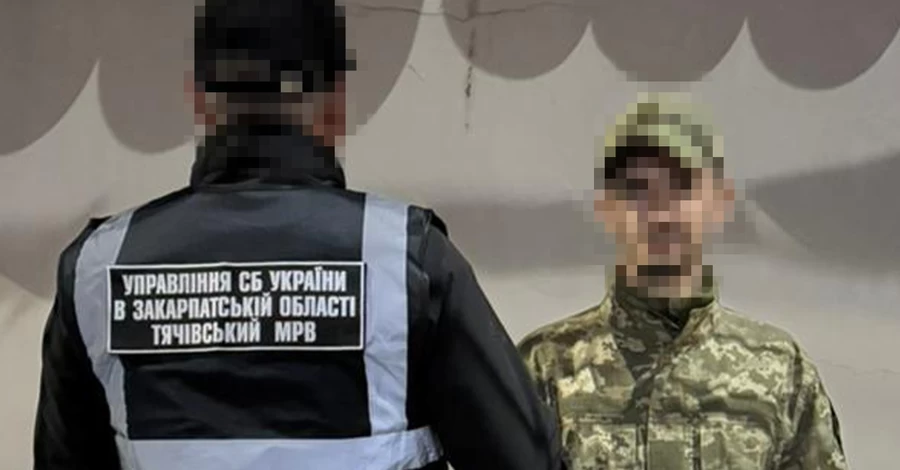 На Закарпатті чоловік продавав бойові гранати в банках з повидлом - його затримали