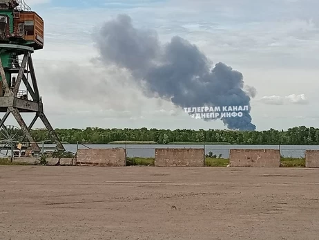 Росіяни завдали удару по складах АТБ в Дніпрі – над містом здіймається густий дим