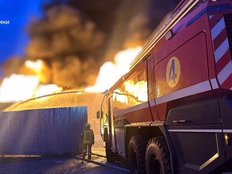 У Дніпрі знову гримлять вибухи, почалися пожежі - паблики повідомляють про приліт по Новій пошті 