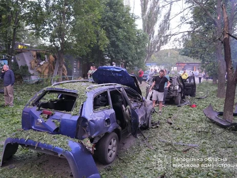Росіяни кілька годин атакують Запоріжжя - є поранені, пошкоджено багатоповерхівку