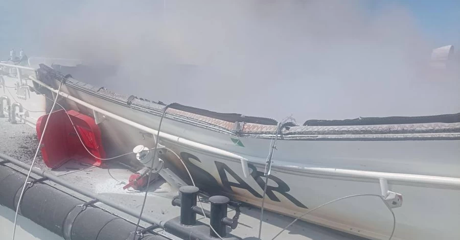 Россияне атаковали два спасательных судна в Черном море, есть раненые