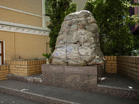 В Інституті нацпам’яті розкритикували ідею перевезення пам’ятника Булгакову з Києва до Полтави