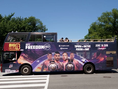 Під час боїв UFC біля Білого дому з'являться моделі у відвертих костюмах у кольорах прапора США