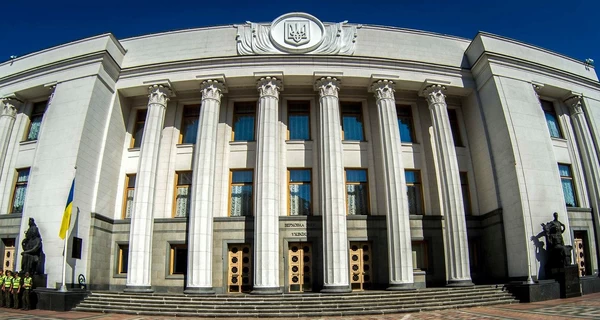 Рада ухвалила закон про підвищення зарплат поліцейським та рятувальникам