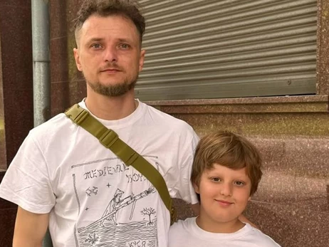 Не стригся 109 днів – 9-річний Іван чекав на тата з «нуля», щоб піти із ним до барбершопу