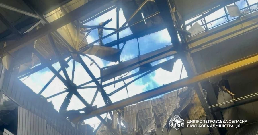 Россияне ударили по предприятию в Днепре, ранены 7 человек