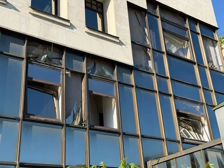 У Києві через російський обстріл пошкоджено будівлю ВАКС та кілька ЖК