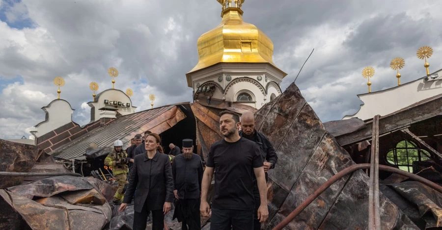 Зеленский посетил поврежденную Лавру и пообещал скорейшее выделение средств на ее реставрацию