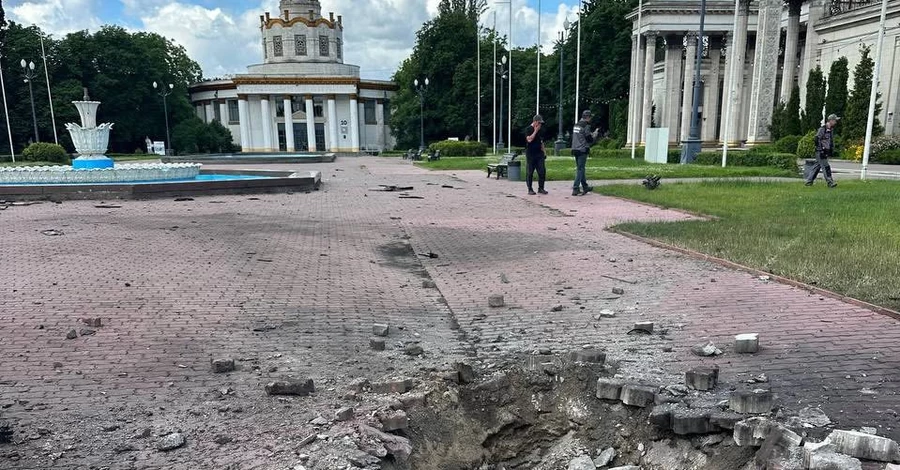 ВДНХ в Киеве получила повреждения из-за атаки РФ - больше всего пострадала оранжерея