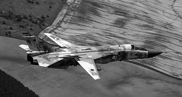 В Хмельницкой области разбился самолет Су-24, пилоты погибли