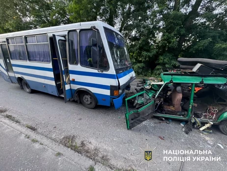 В Броварах автомобиль влетел в автобус - погибла двухлетняя девочка, есть пострадавшие