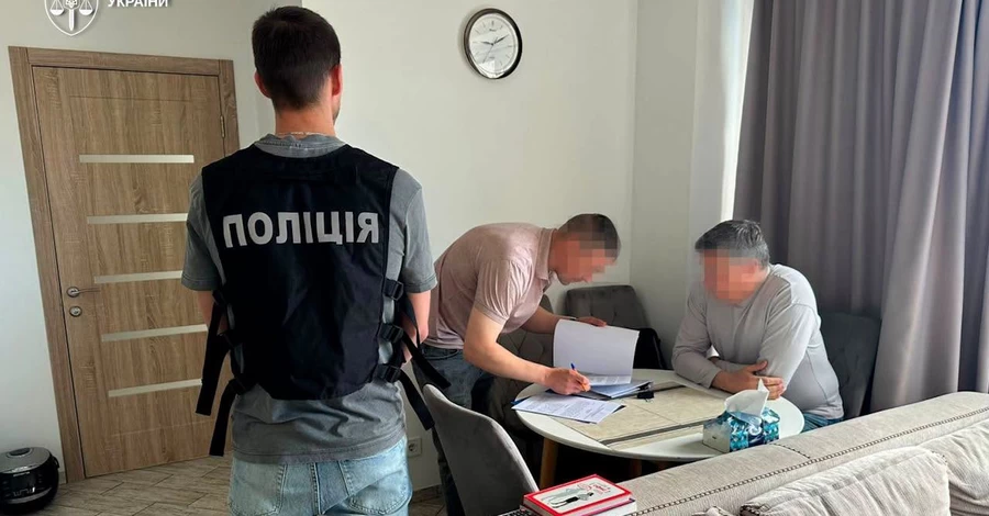 Экс-глава Минкультуры прокомментировал подозрение из-за выезда мужчин 