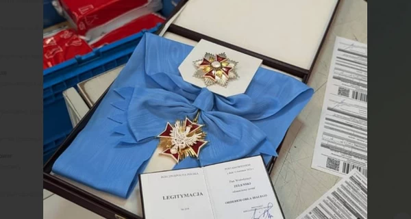 Зеленський відправив Навроцькому орден Білого Орла поштою