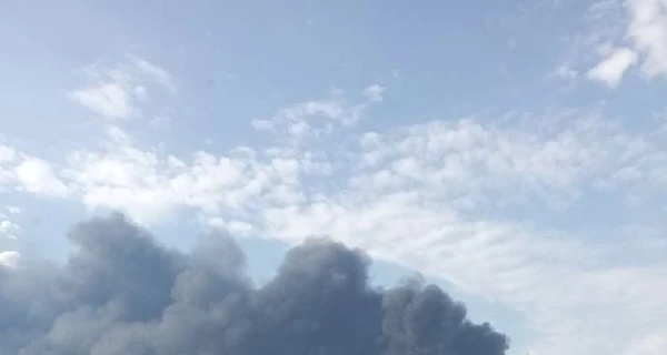 В Крыму всю ночь раздавались взрывы - горят порты, Керченский мост перекрыт