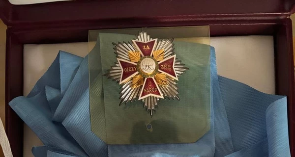 У Навроцького пояснили, чому орден Білого орла забрали у Зеленського, але залишили Муссоліні та Шредеру