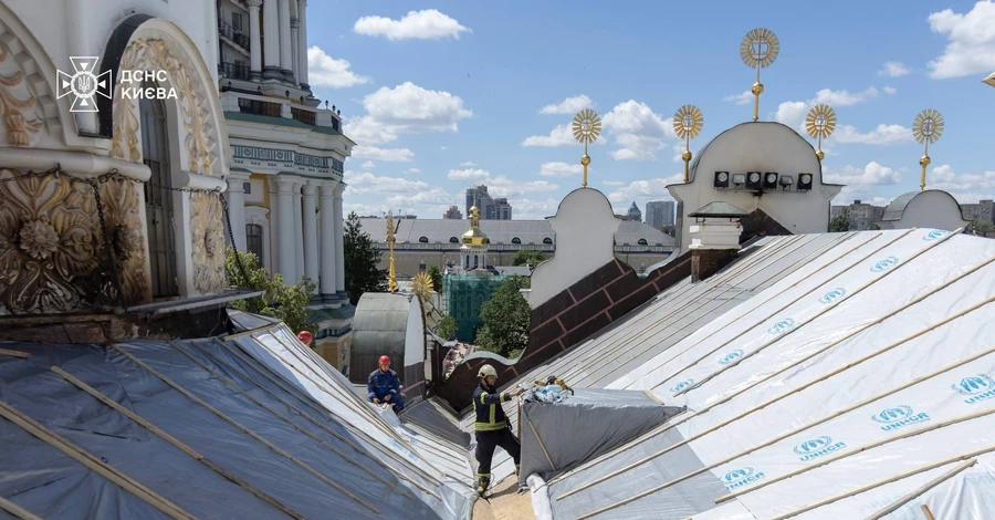 У Києво-Печерській лаврі триває ліквідація наслідків російського обстрілу 15 червня