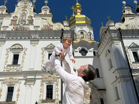 Притула крестил младшего сына в поврежденной Киево-Печерской лавре