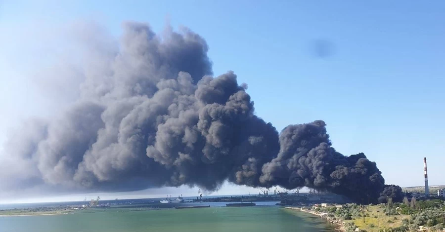 У Криму після масованої нічної атаки палають нафтобази, ТЕЦ і підстанції