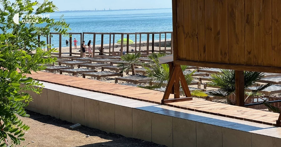 В Одесі проводять розслідування через загибель жінки на пляжі під час атаки РФ