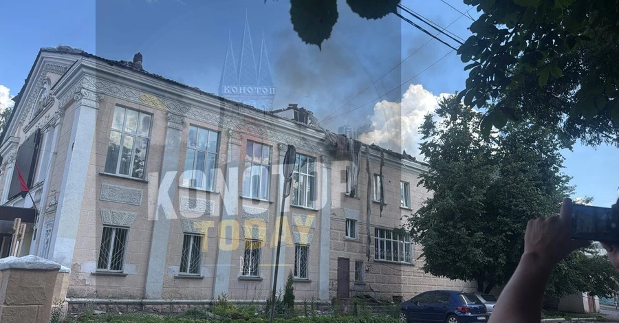 Росіяни посеред дня вдарили по кінотеатру в центрі Конотопа