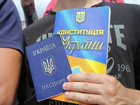 День Конституції України 2026: коли святкують, дата та історія свята