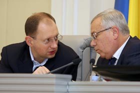Арсений Яценюк застопорил движение в Днепропетровске 