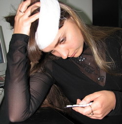 Врачи хотят продлить карантин еще на две недели, хотя школьников могут посадить за парты уже в понедельник 